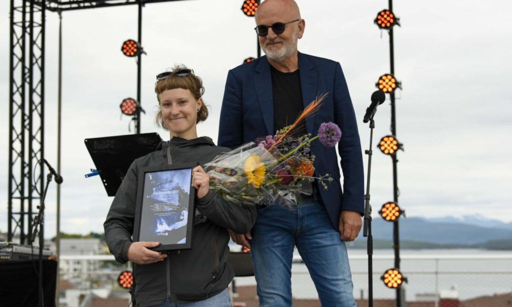 Stipendiatvinner Signe Emmeluth og Per Oskar Olsen fra Sparebank 1 SMN. Foto: Petter Sele/Moldejazz